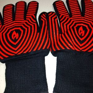 Heat-Resistant BBQ Gloves - Black and Red